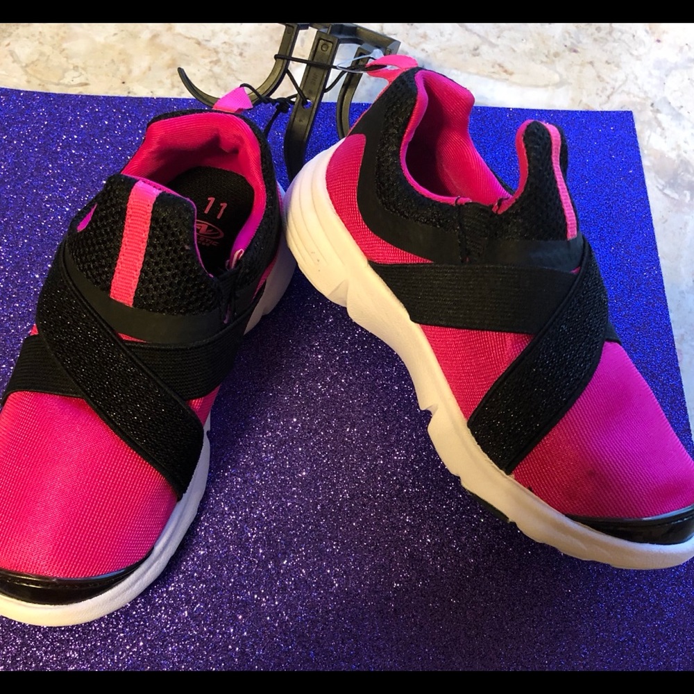 Girls slip on sneakers size 11